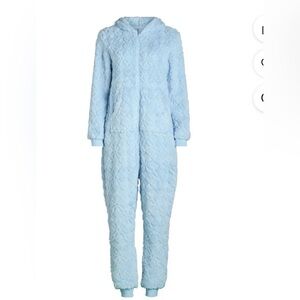 Women’s embellished two-piece pajama set. NWT!